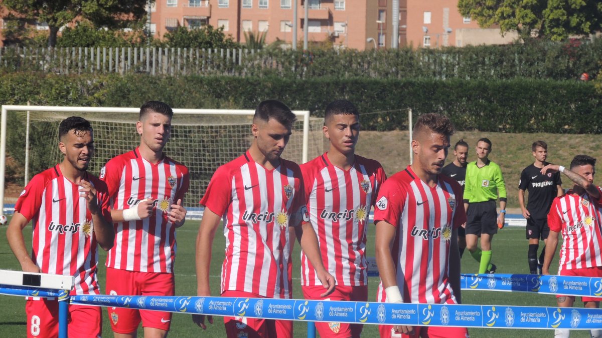 Un Almería B tocado.