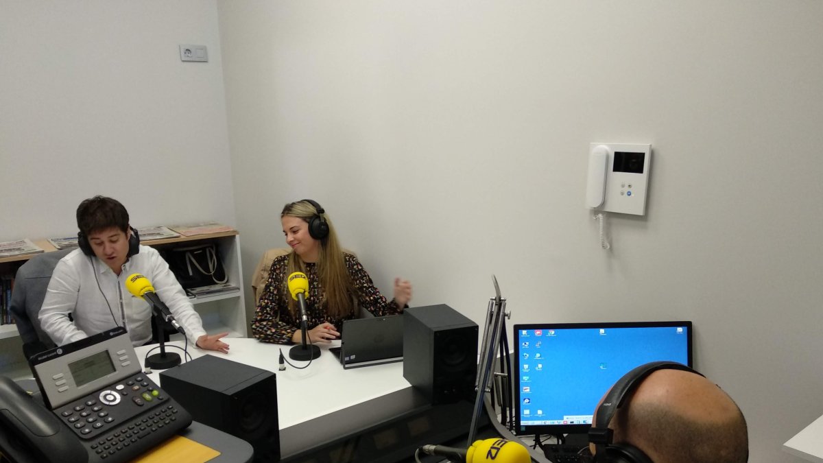 Guillermo Mirón junto a Davinia Piqueras en el arranque de SER Levante.