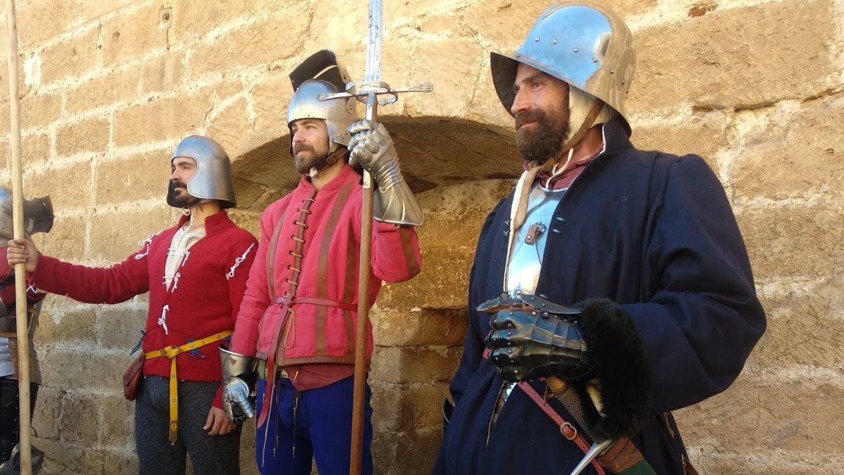 Exhibición de indumentaria medieval inspirada en la Guerra de Granada.