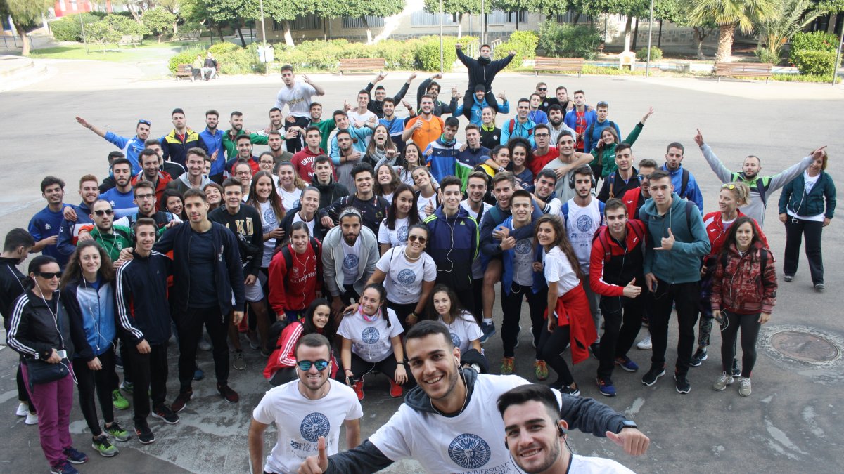 Estudiantes participantes de ‘Caminando por un reto’ .