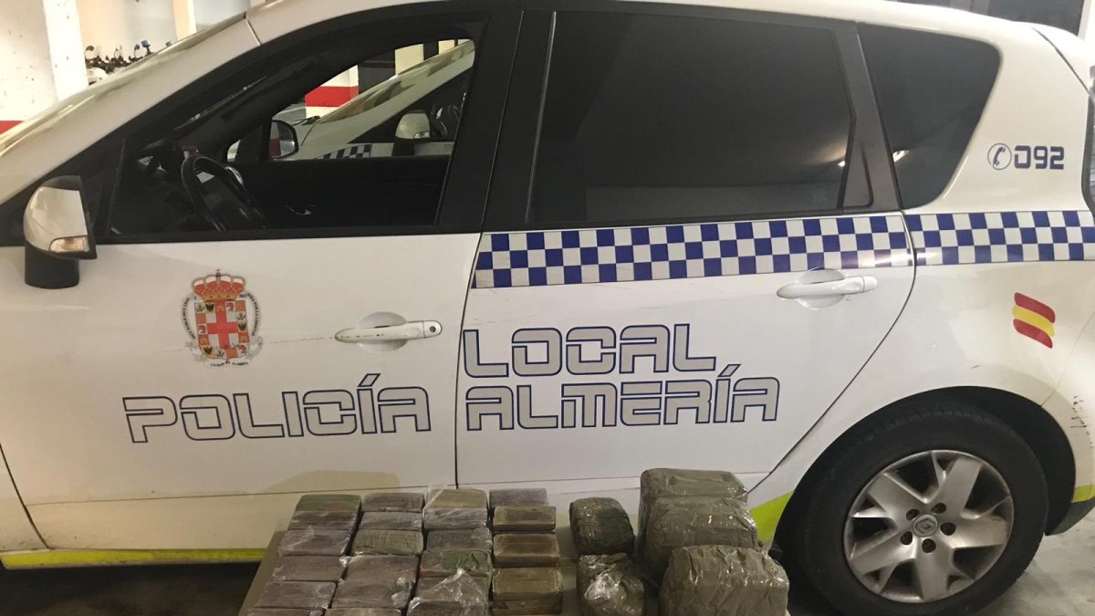 Droga encontrada por la Policía Local en un coche.