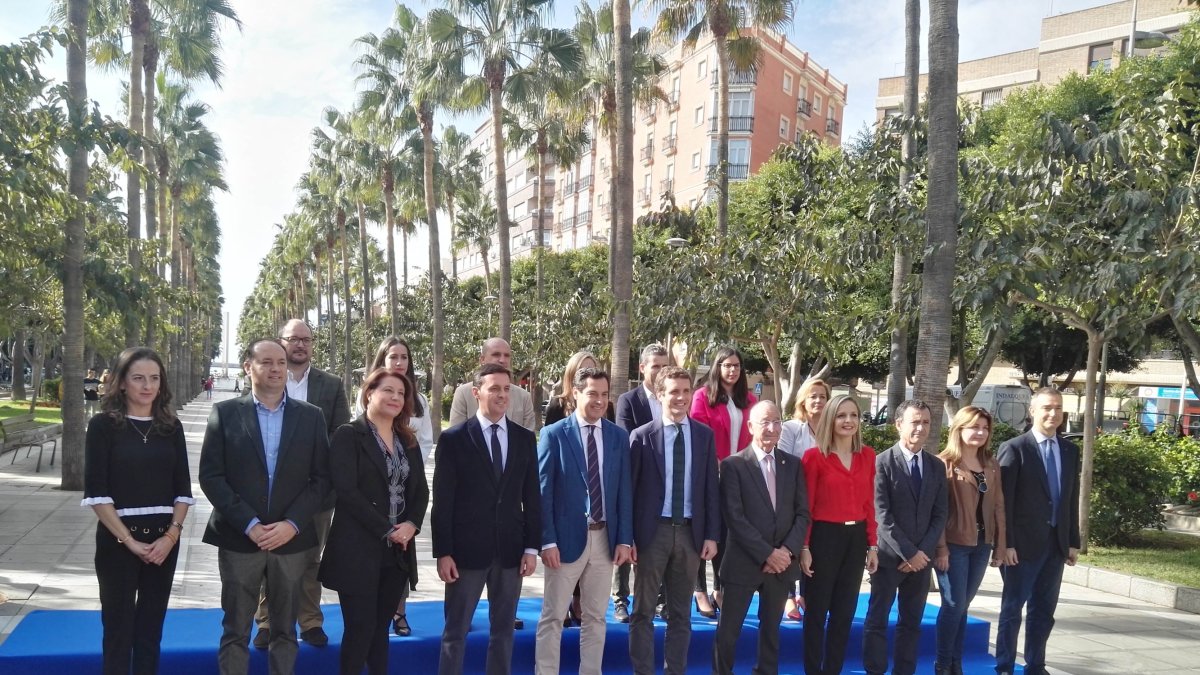 Candidatos del PP con Casado, Moreno y Amat.