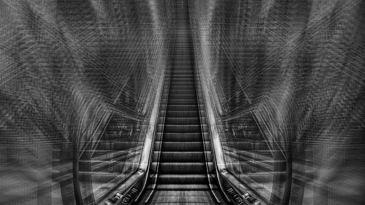 Las escaleras mecánicas fueron una trampa para la pequeña.