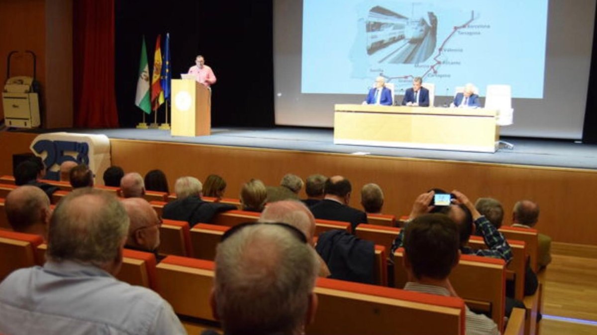 Jornada sobre el futuro del ferrocarril celebrado en la UAL