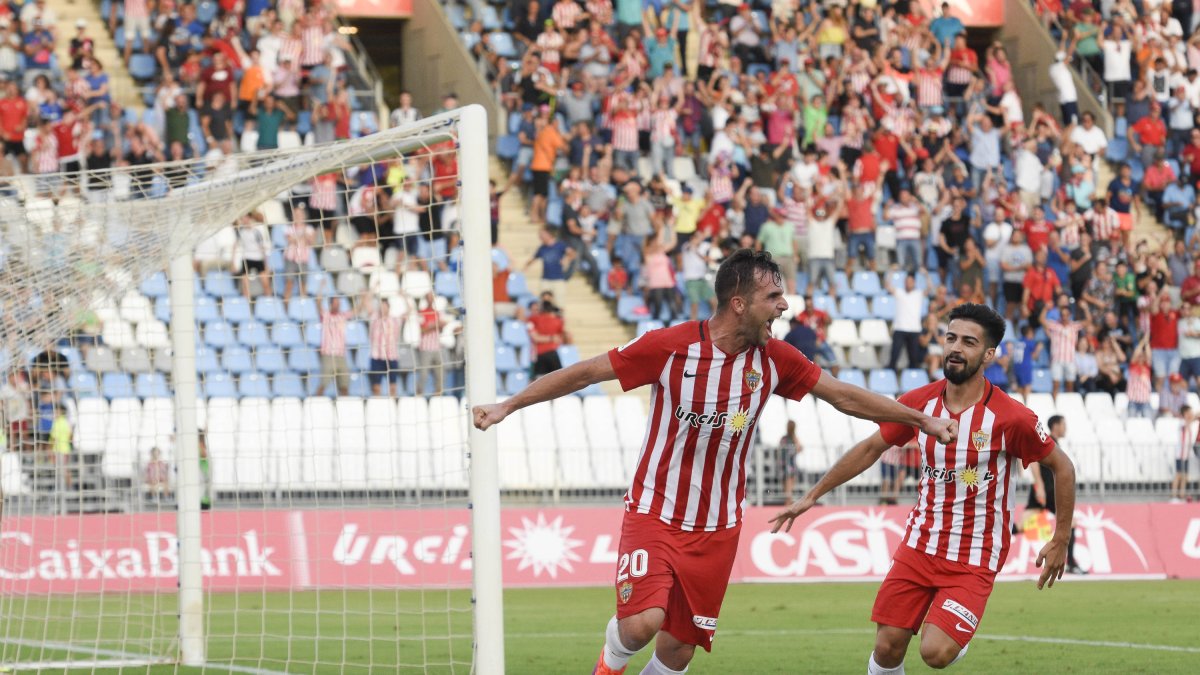 Los jugadores del Almería han disparado la ilusión.