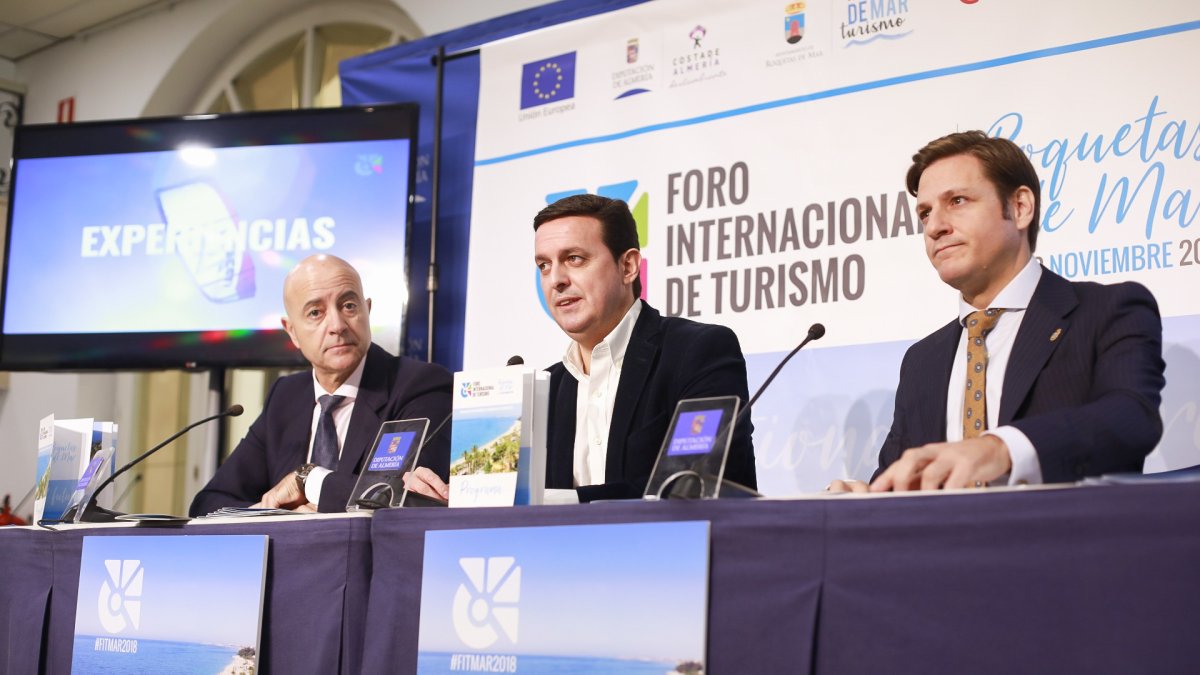 Autoridades en la presentación de Fitmar 2018.