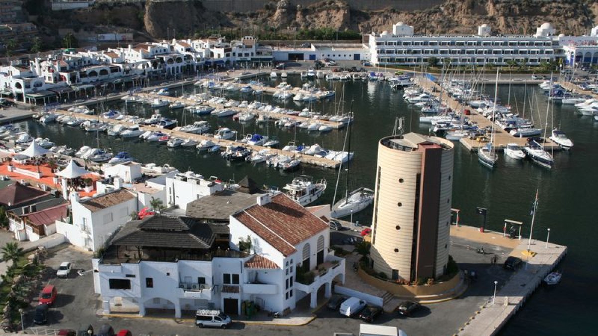 Imagen del Puerto Deportivo de Aguadulce.