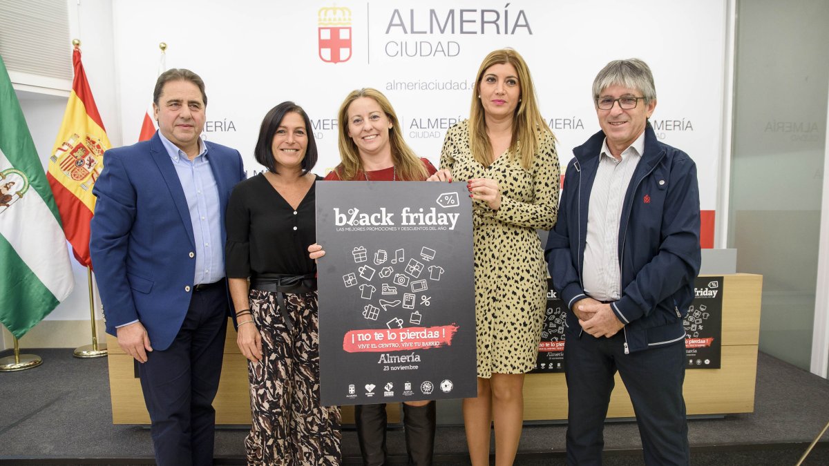 Carolina Lafita ha presentado esta iniciativa en la que participa por primera vez el Ayuntamiento de Almería.