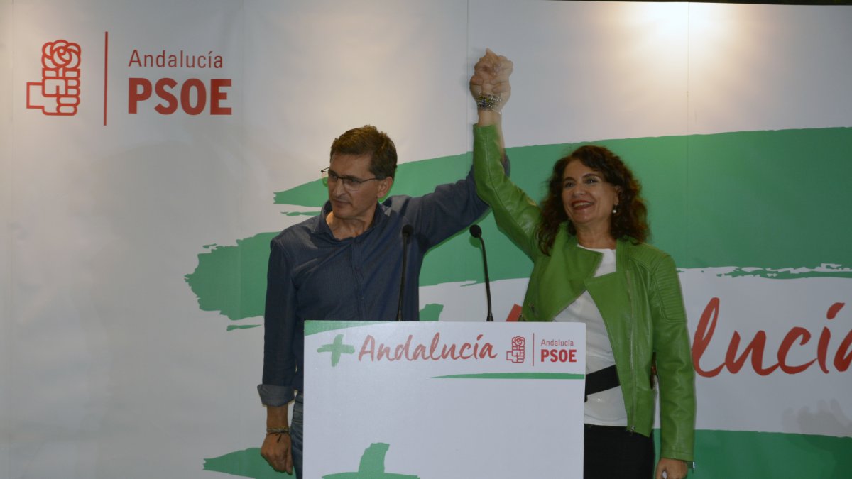 José Luis Sánchez Teruel junto a Mª Jesús Montero en el acto de ayer