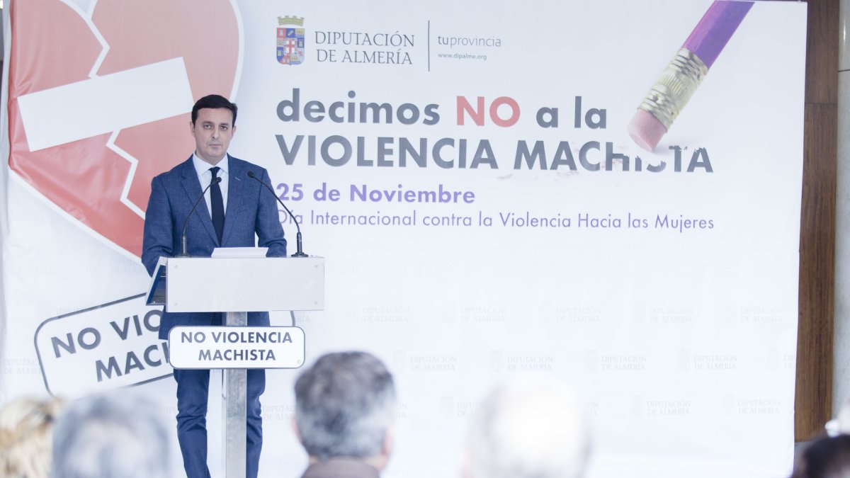 Javier Aureliano, vicepresidente de la Diputación, en un acto contra la violencia machista.