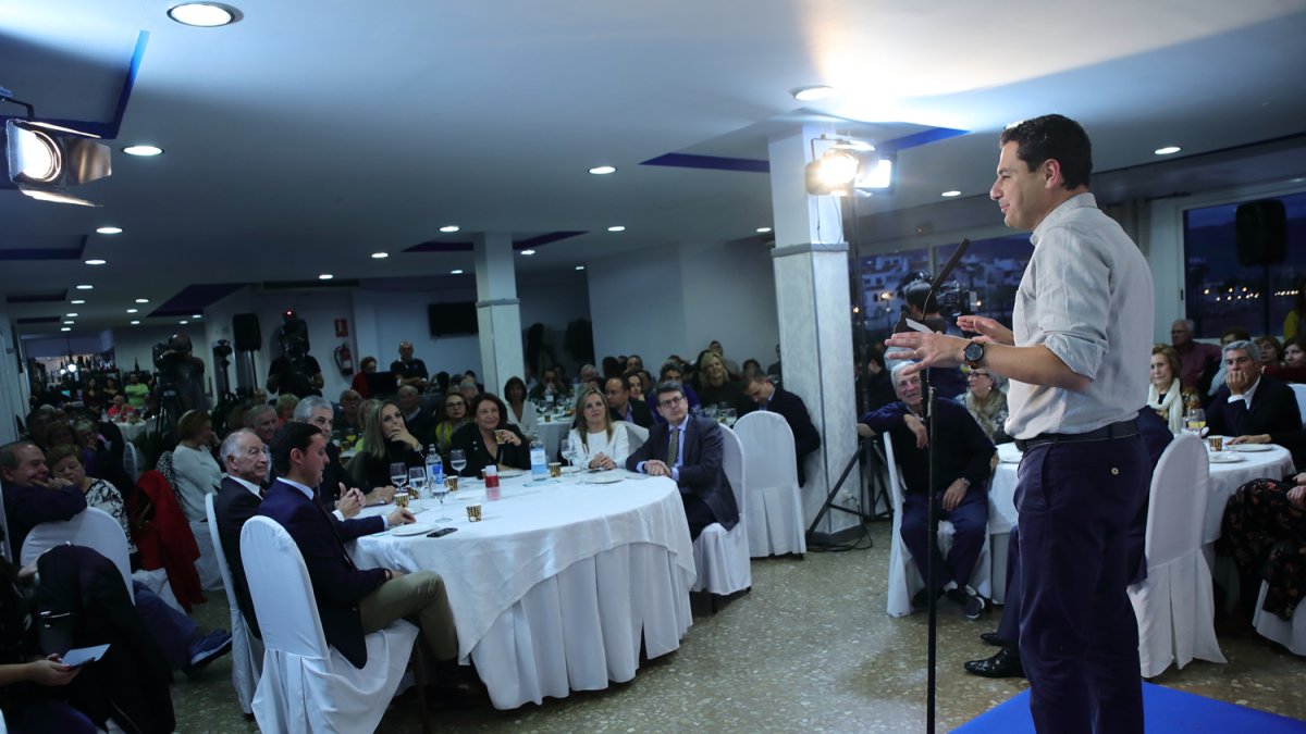 Juanma Moreno, ayer en Roquetas.