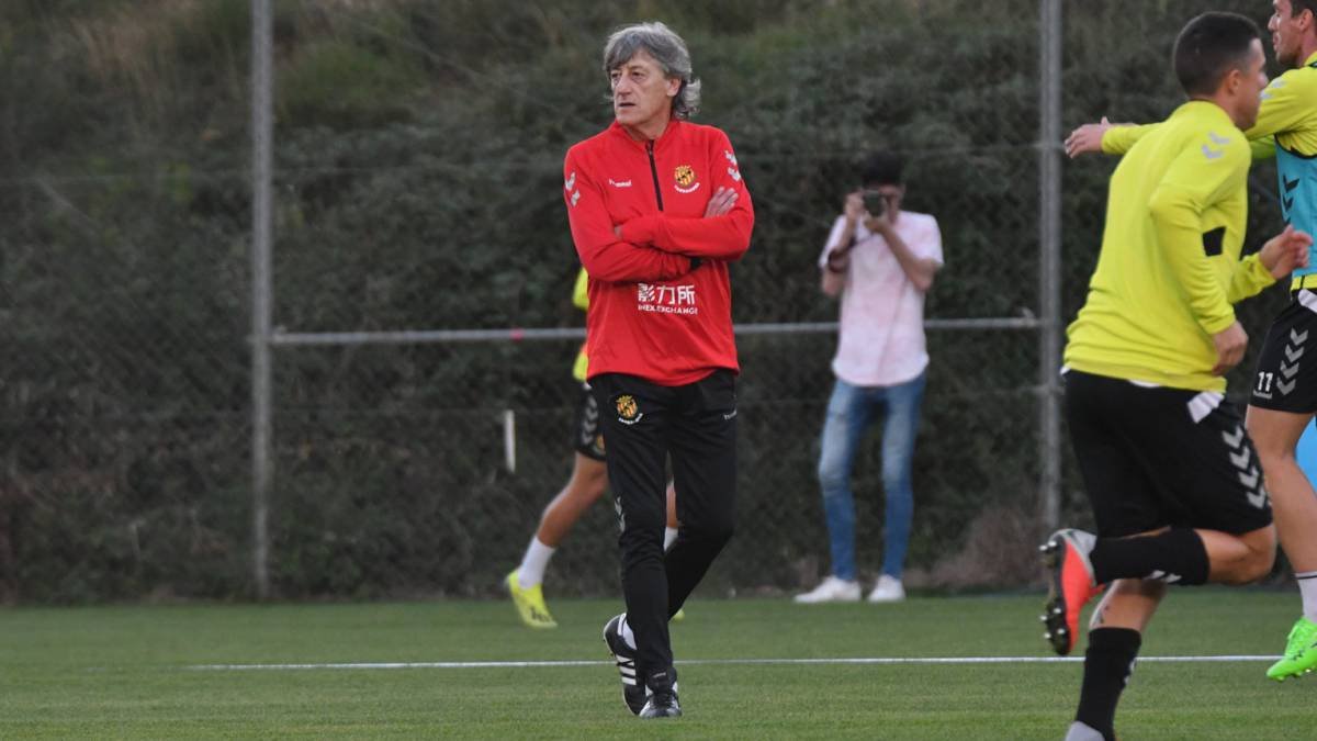 Martín Monreal en el entrenamiento del Nástic.