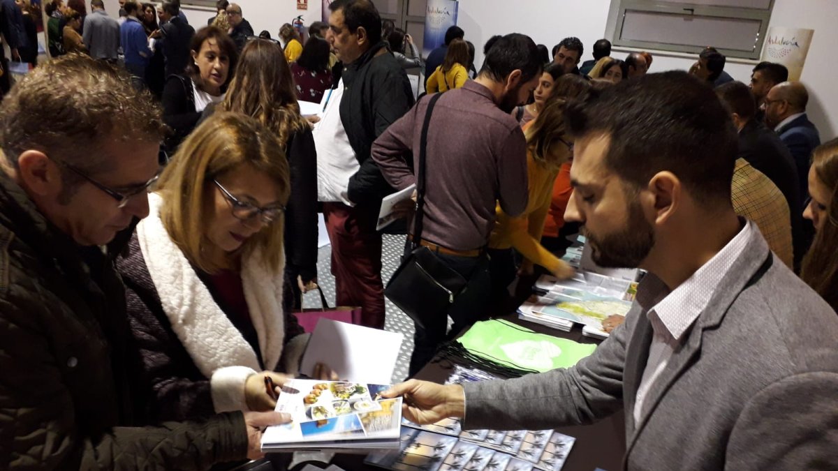 Almería participa en las jornadas profesionales de Castilla y León para atraer turistas.