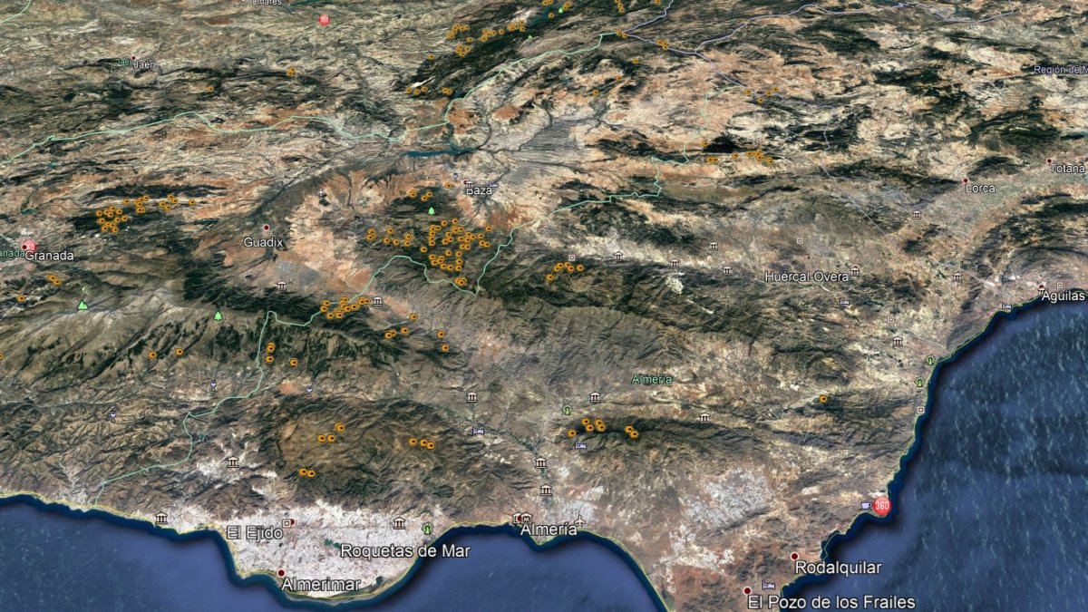 Mapa con los asentamientos que se ofertan, marcados con puntos amarillos, según la imagen de G. Earth.