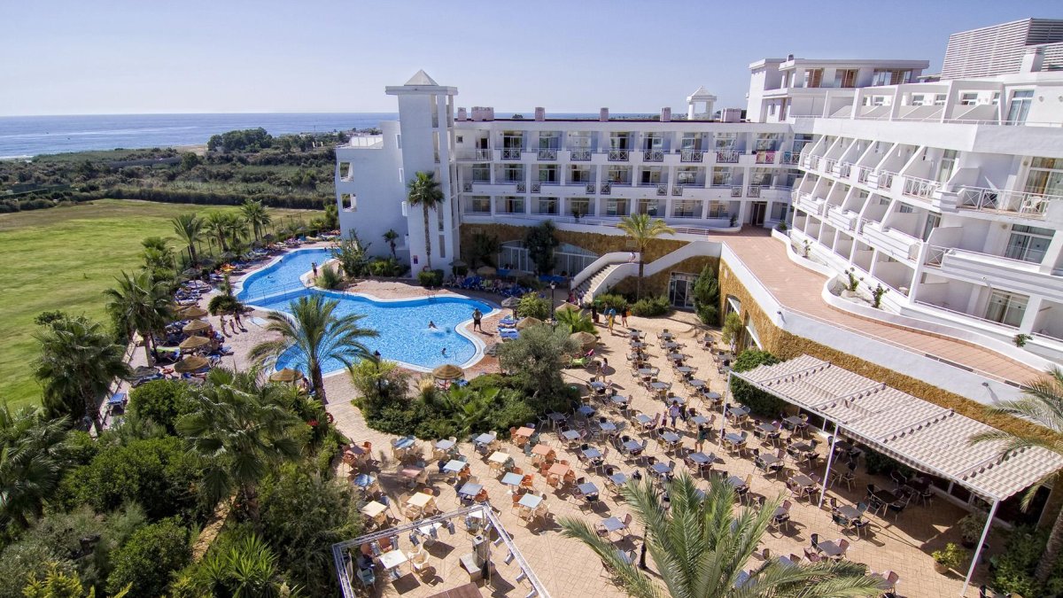 Cada vez son más los hoteles que permanecen abiertos en Mojácar sin temporada alta.