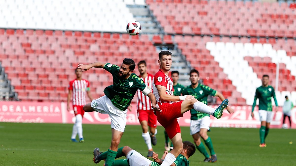 Toril en una jugada de partido en el Estadio.