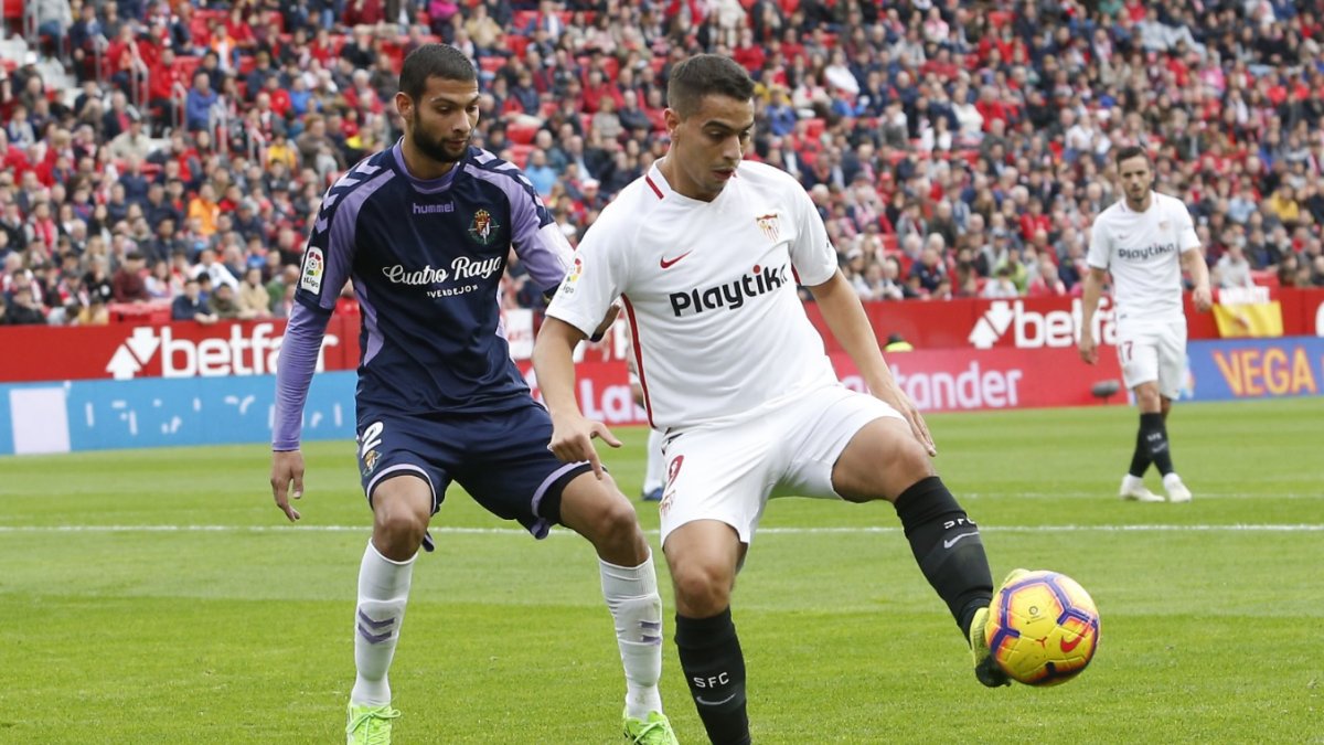 Joaquín en una jugada del partido en el Pizjuán.