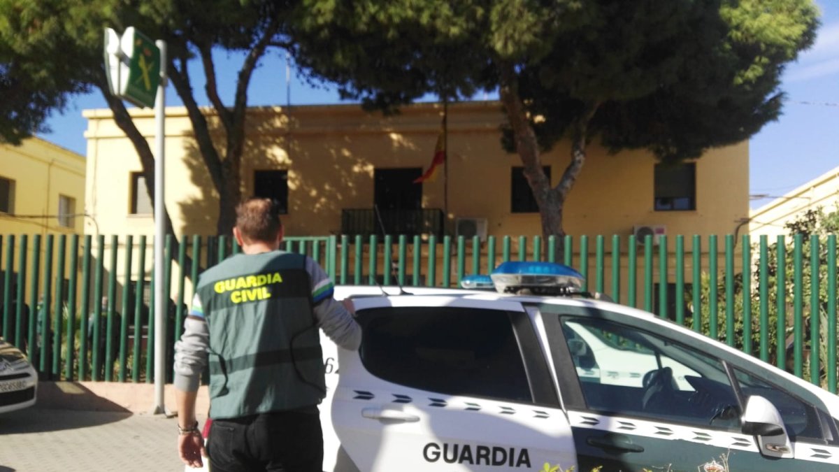 Los agentes de la Guardia Civil de Roquetas detuvieron a los acusados..