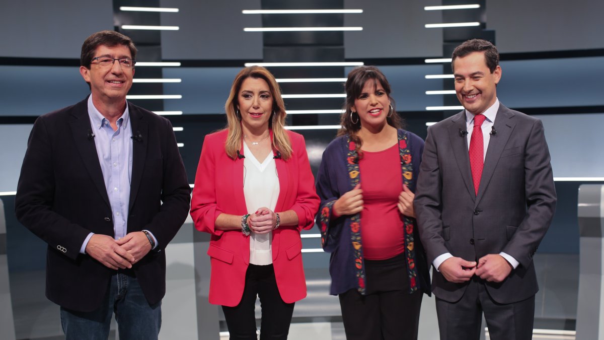 Participantes en el debate de ayer.