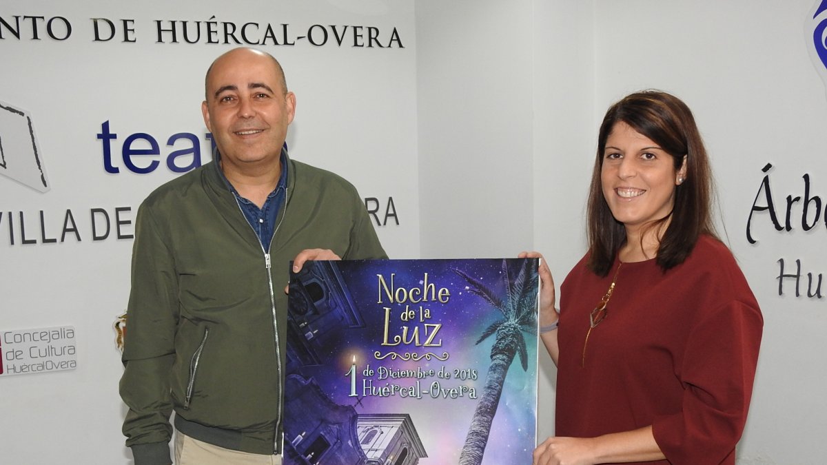 El alcalde y la edil de Comercio en la presentación del evento.