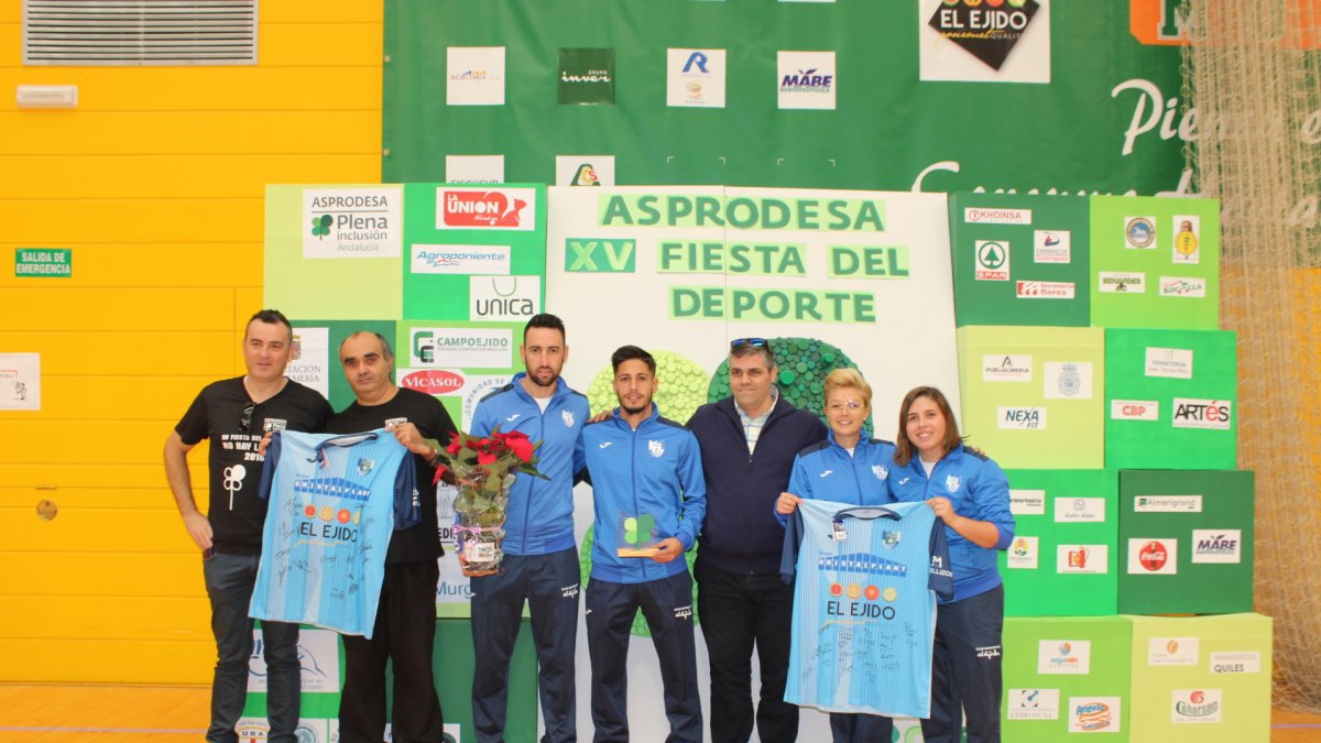 El CD El Ejido, en la Fiesta del deporte de Asprodesa.