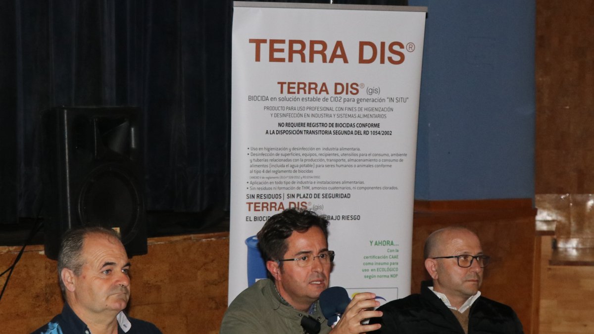 Ponentes durante la I Jornada de agricultura en Balerma.