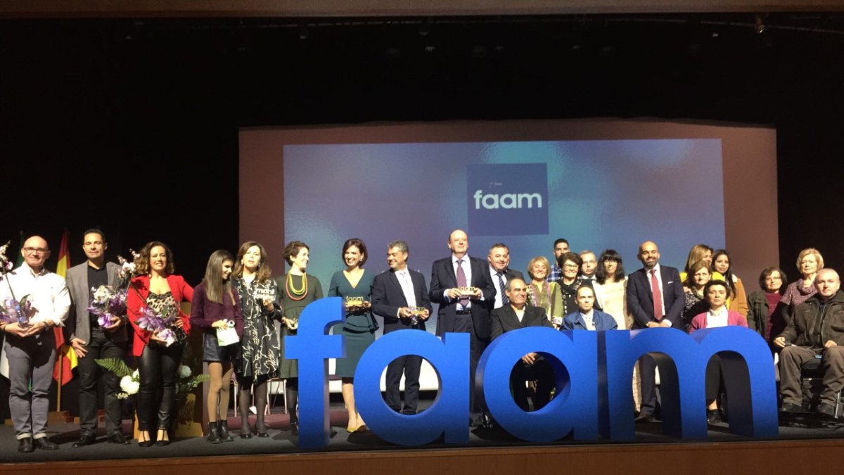 Premiados y representantes de las distintas asociaciones tras la entrega de los FAAM de Oro.