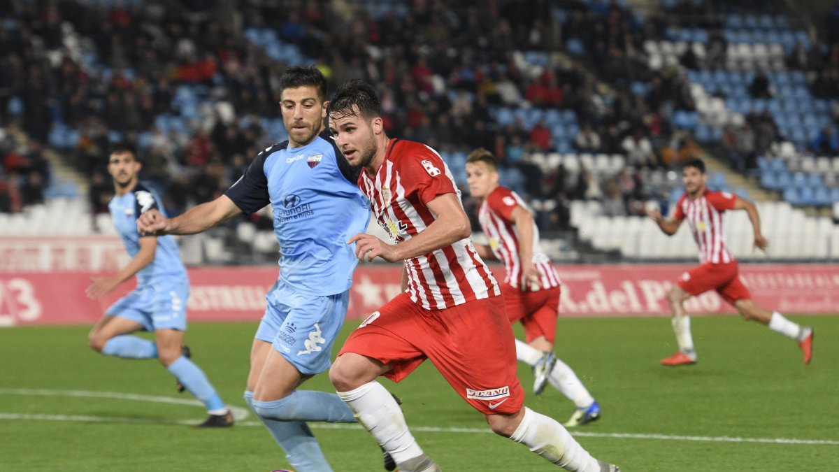Álvaro Giménez en el partido contra el Extremadura.