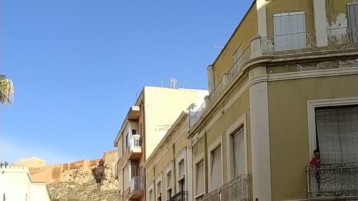 Ensayo solidario de la hermandad de Calvario a los pies de la Alcazaba.