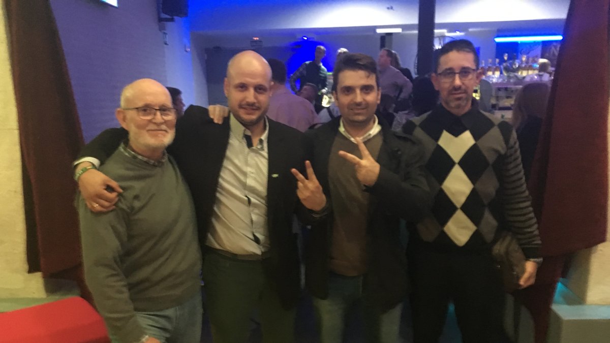 Carlos del Campo, Rodrigo Fernández y Juan Francisco Rojas, junto a otro dirigente de Vox, en La Niña.
