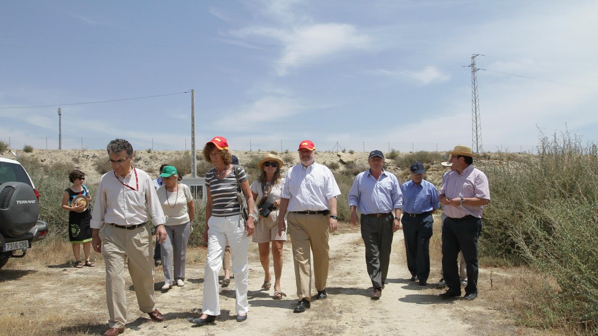 una misión de técnicos del Ciemat visitando Palomares.