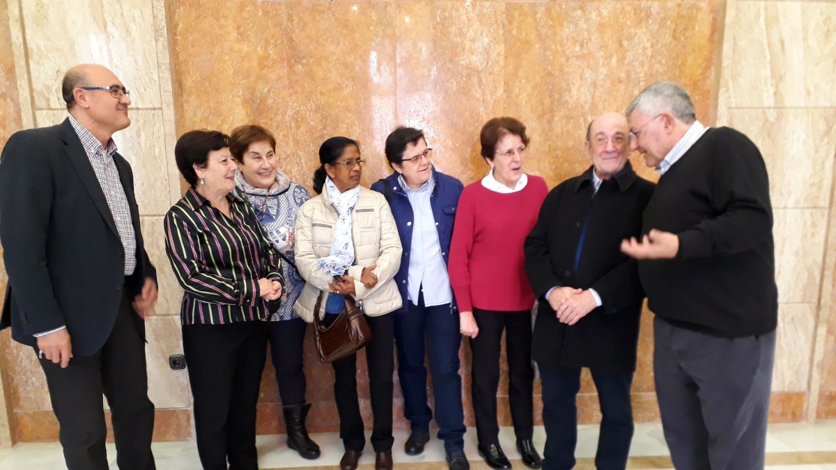 Algunos de los homenajeados tras un encuentro ayer con el subdelegado.