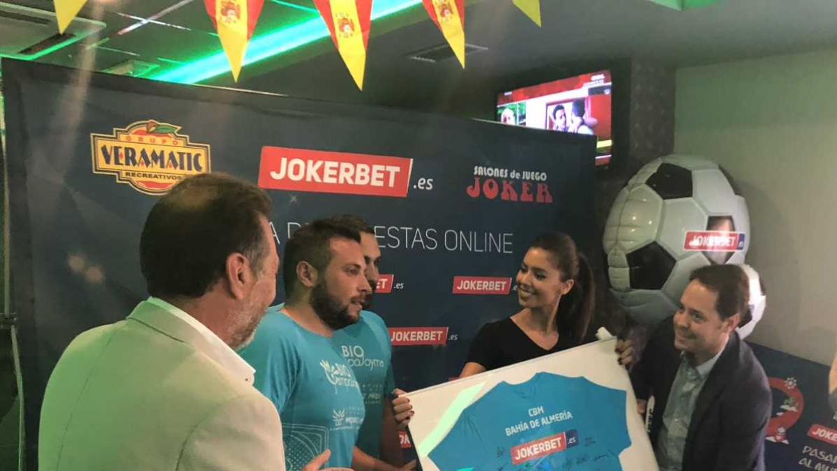 El Bahía no descuida la vida social.