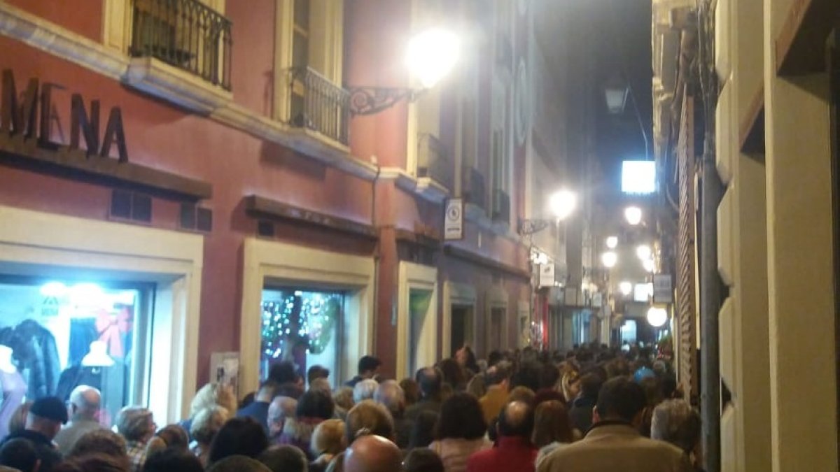 La calle Tiendas, un verdadero atasco humano.