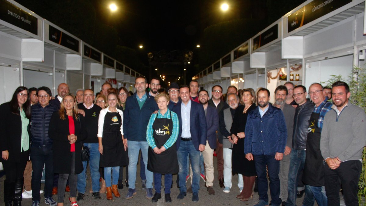 Autoridades y empresarios participantes en la Feria Sabores Almería.