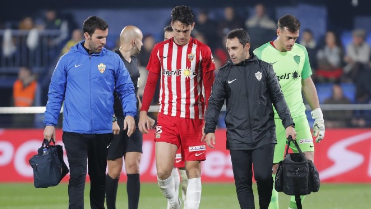 Juan Ibiza no pudo completar el partido en Villarreal.