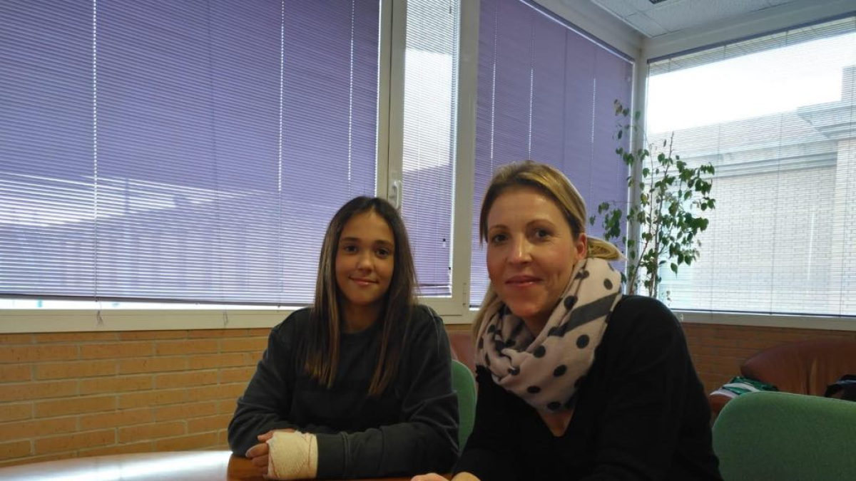 La concejala ejidense con la campeona.