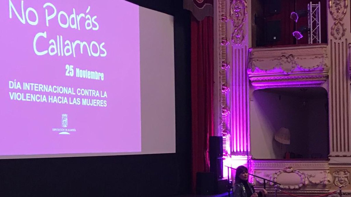 Mabel Lozano, durante la presentación del filme.