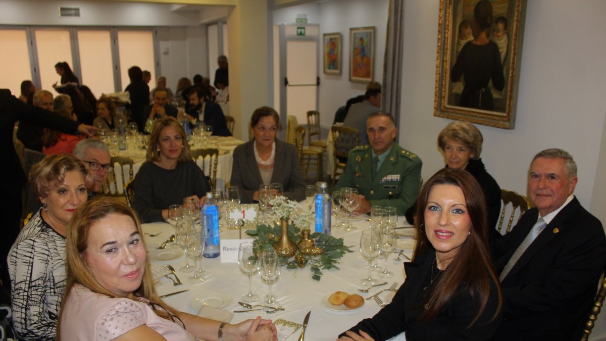 Destacados representantes institucionales, judiciales y militares acompañaron a la decana de los procuradores.