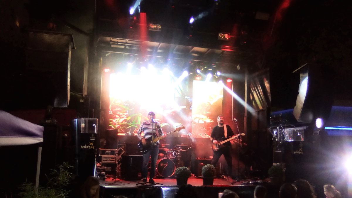 La Huella, durante su multitudinaria y gran actuación en la Feria Sabores Almería.