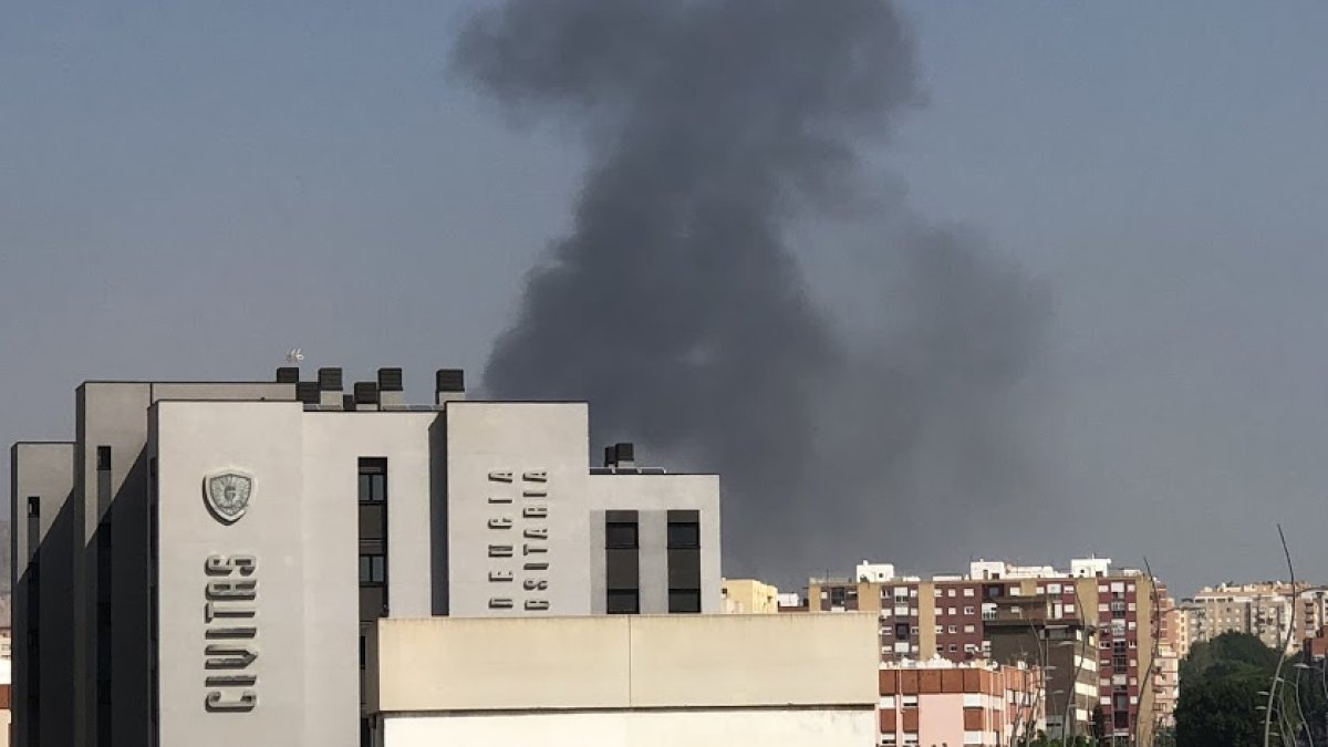 Imagen de archivo de un reciente incendio en Almería capital.