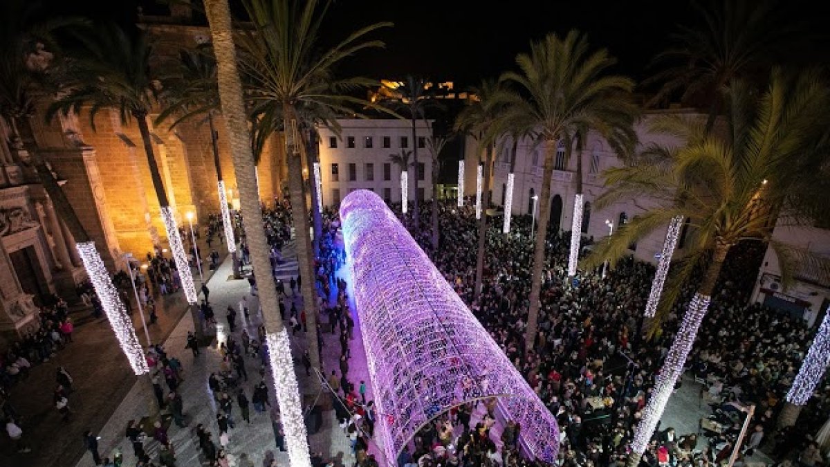 Éxito rotundo en el primer fin de semana de iluminación navideña en Almería.