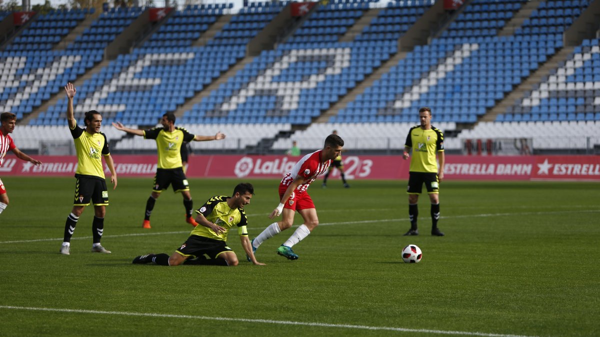 Toril en una acción del partido.