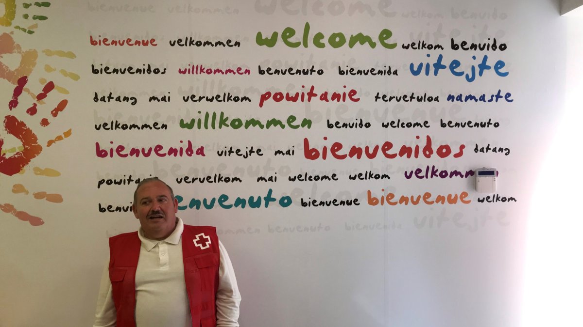 Juan Moreno realiza labores de voluntariado en diferentes instalaciones de Cruz Roja como en el Centro de Atención Social de Almería.