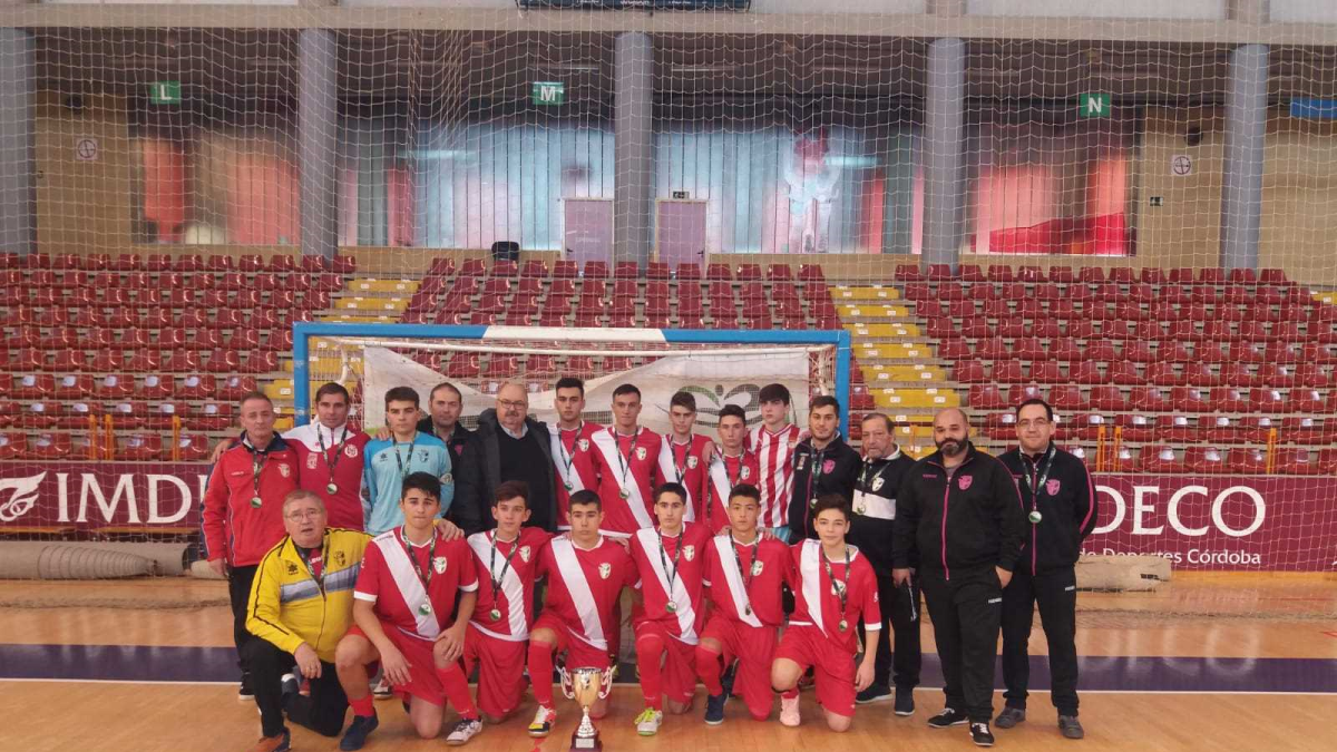 Los almerienses con su medalla de plata.