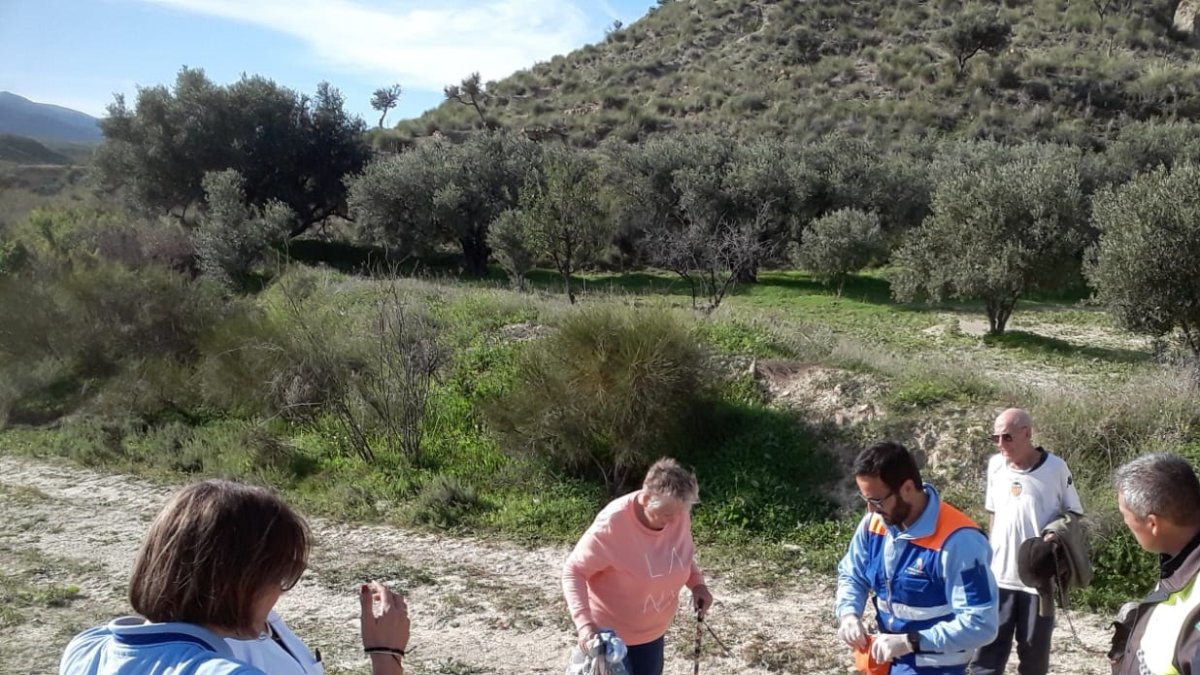 Momento de la asistencia al vecino accidentado de origen británico.
