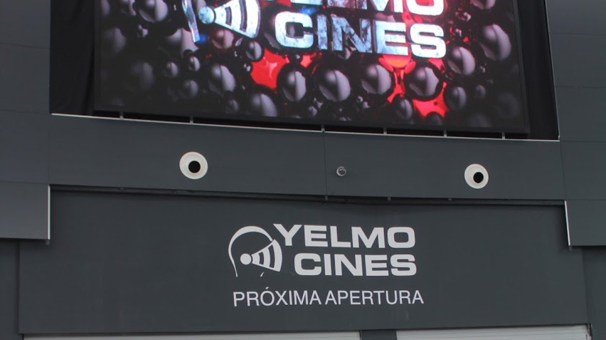 Exterior de los cines del Centro Comercial Torrecárdenas.