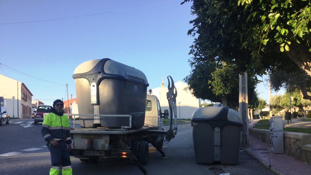 Instalación de nuevos depósitos en Vera.