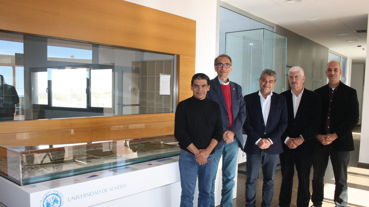 Presentación de la maqueta de tres metros de longitud de las Salinas de Cabo de Gata.