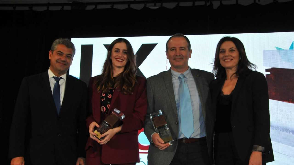 Los premiados, en el centro, junto al rector y la presidenta del Consejo Social de la UAL
